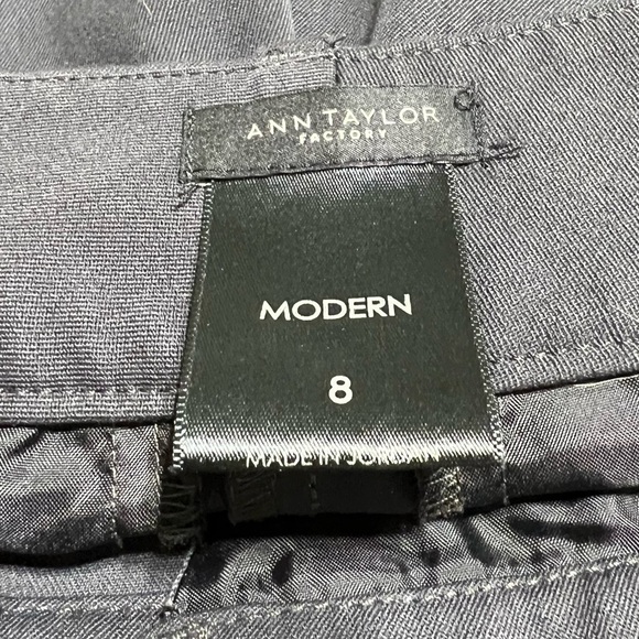 ANN TAYLOR Stretch Modern Grey Pant, Straight Leg, Size 8 - Picture 4 of 10